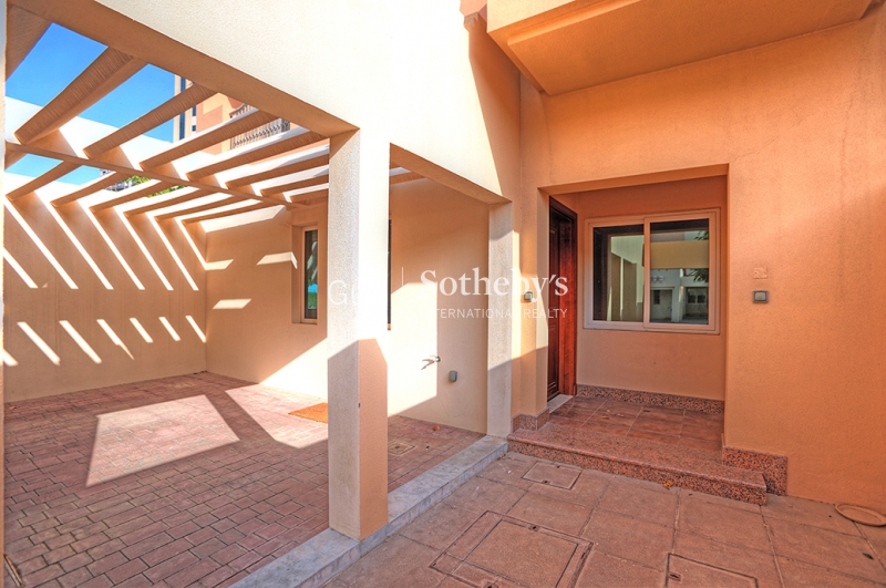 Rare And Unique Heritage 3 Bed Large Luxury Villa, Available Now Er R 5244