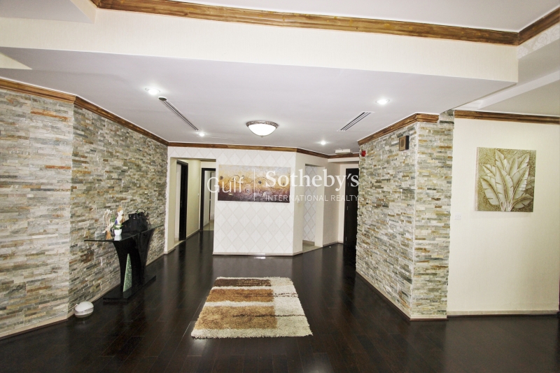Fully Upgraded 4br With A Full Sea View 