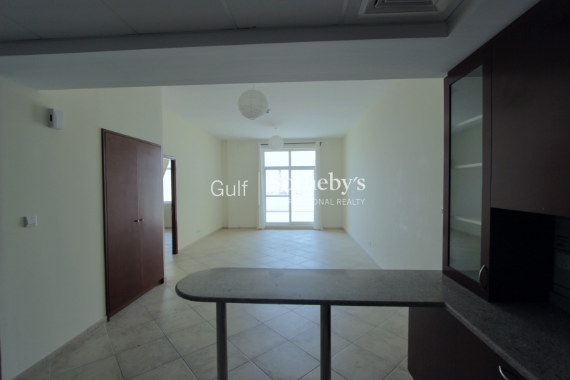 One Of A Kind-Beautiful Upgraded Corner Bungalow. Er S 6699