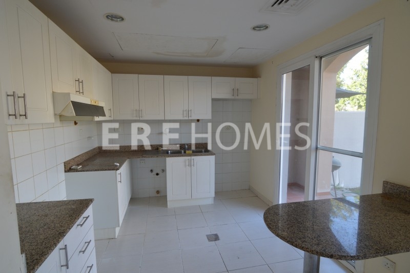 Available July. 3 Bedroom Villa With Study. Close To Park And Pool. Quiet Location. Er R 12921