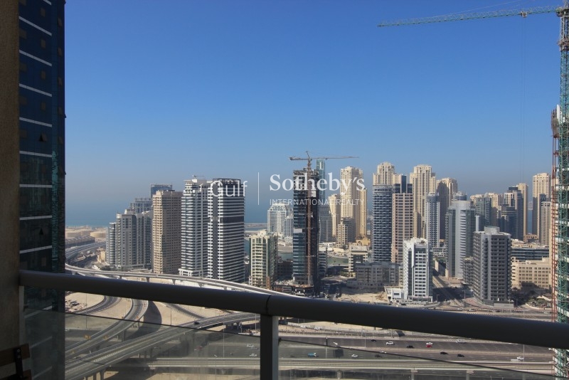High Floor 2 Bed Apartment With Lake View