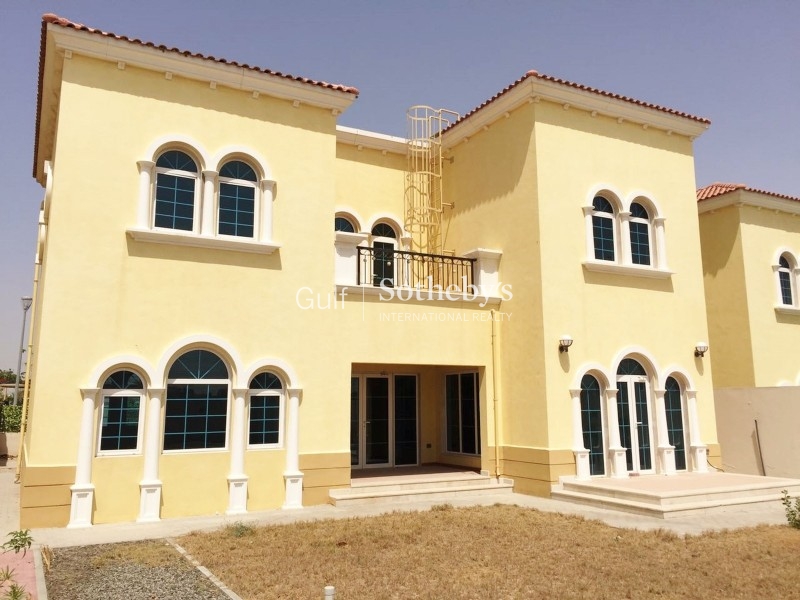 Immaculate 3 Bed Single Row Park View D5