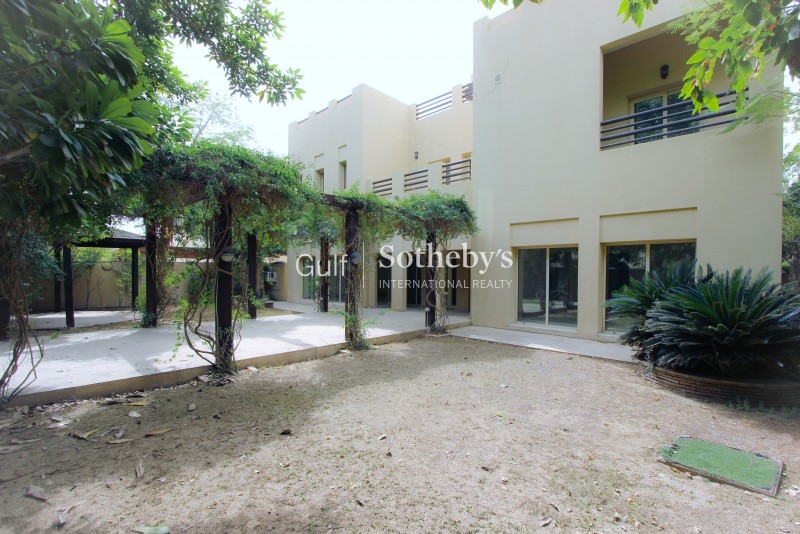 Well Priced Lakes Hattan 6 Bedroom Villa