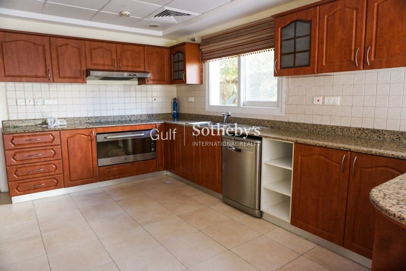 Upgraded Five Bedroom Villa In Meadows 4