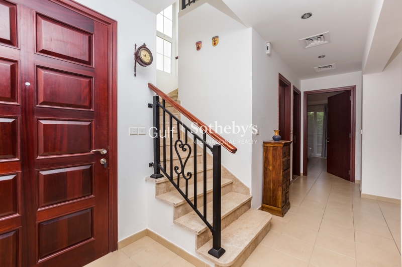 Amazing Views From This 2 Bedroom Plus Maid D Type On The Shoreline Building 15 Al Tamr Er R 11502