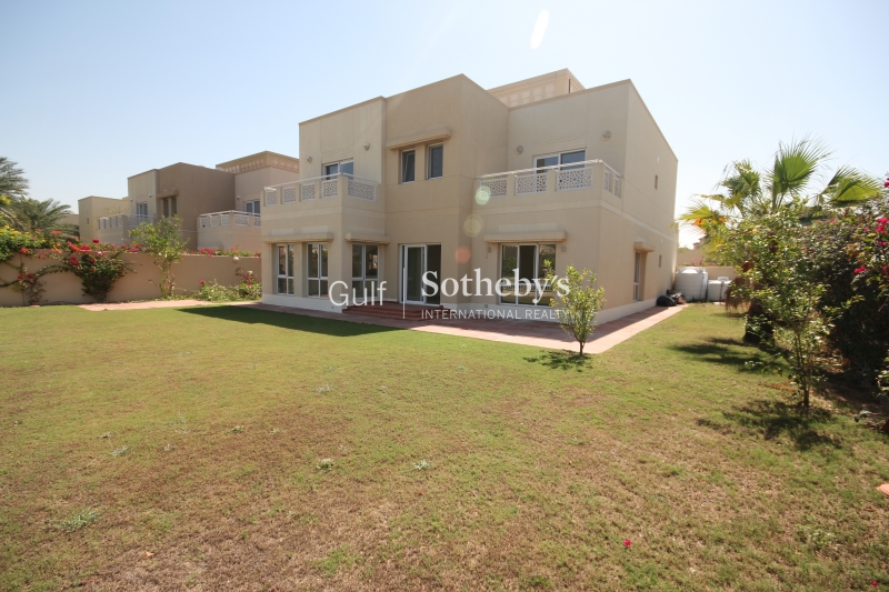5br Family Villa With Views Of The Jlt Skyline