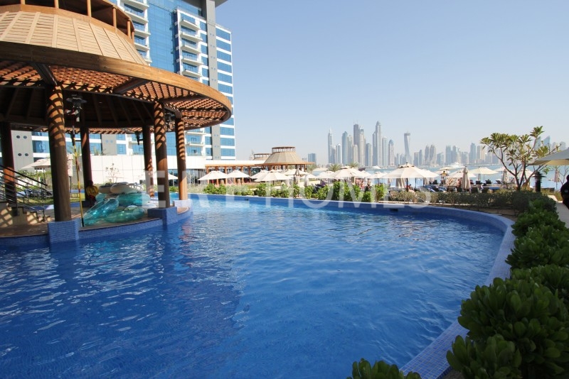 Corner Plot Fully Landscaped Legacy Four Bedroom Villa Jumeirah Park Brand New Er R 13230
