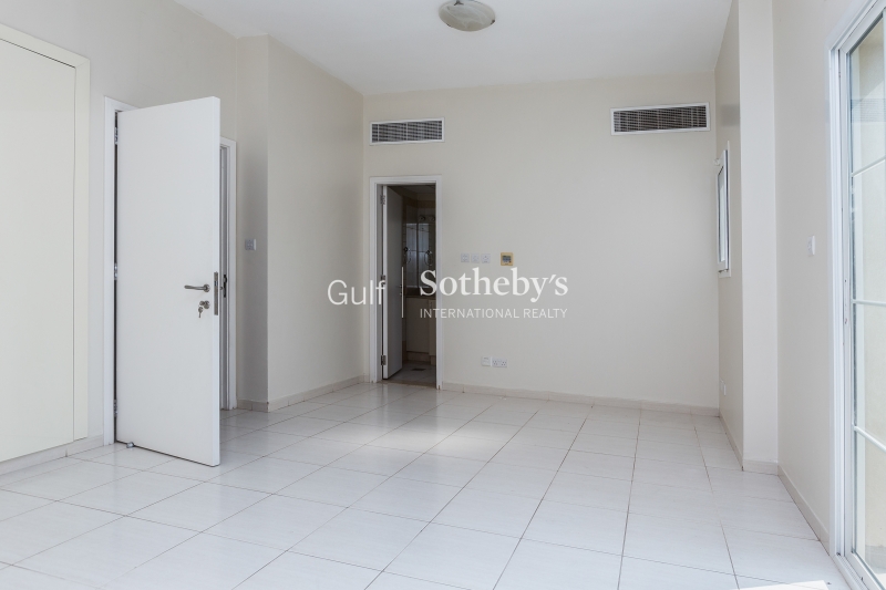 Spacious And Beautiful One Bedroom Apartment, Southridge Tower, Downtown Er R 10373