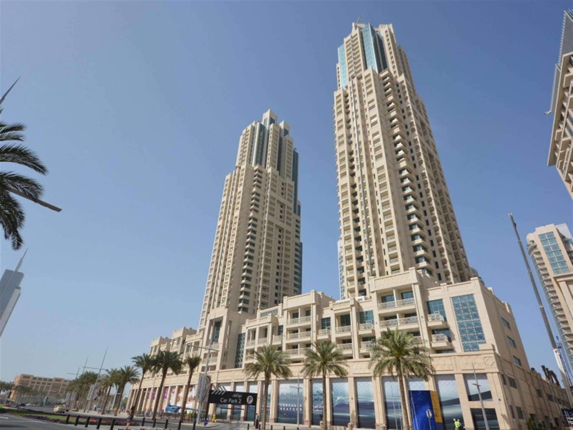 2 Br , Upgraded , Fully Furnished In 29 Boulevard 2