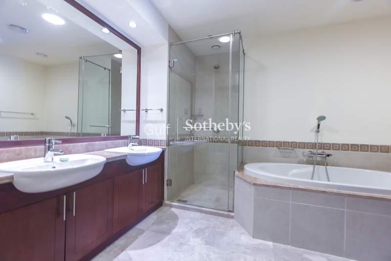 1/jbr Beachfront Apartment With Sea View