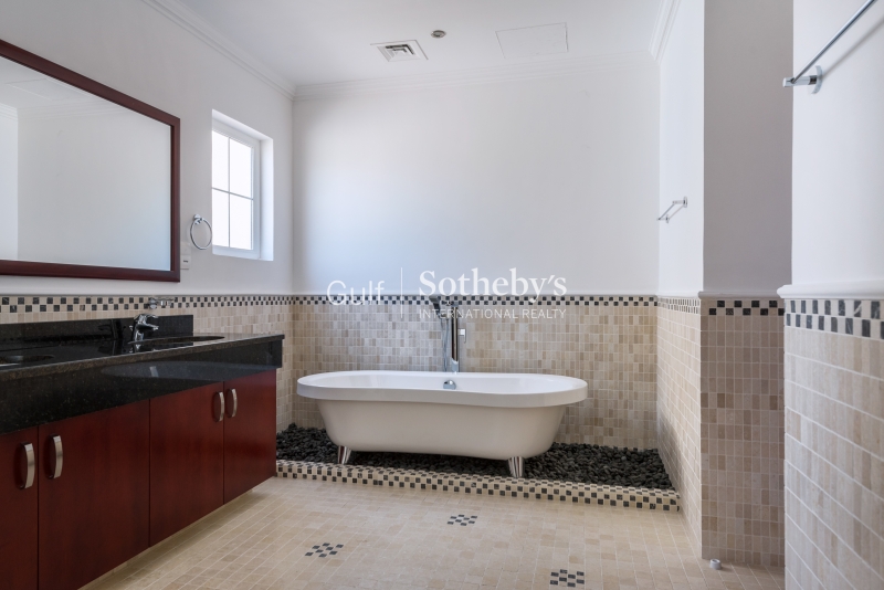 2 Bedroom Sea And Difc Facing Vacant Burj Khalifa Ref Er S 8145