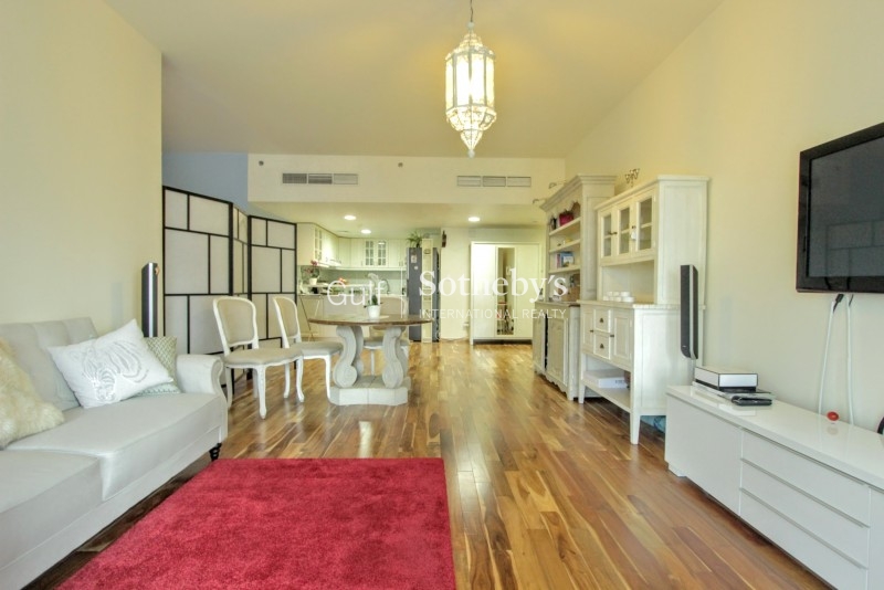 Elegantly Furnished Lake View Low Floor