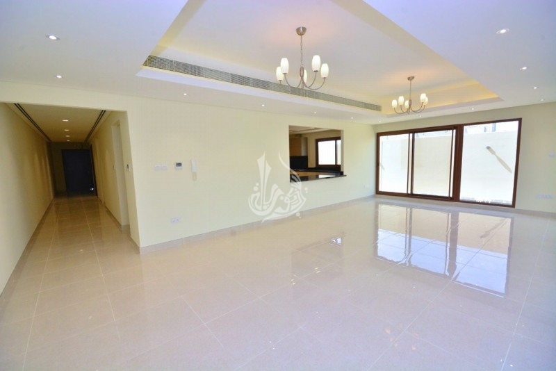 Huge Luxury 4 BR Townhouse in Grand Views MBR City