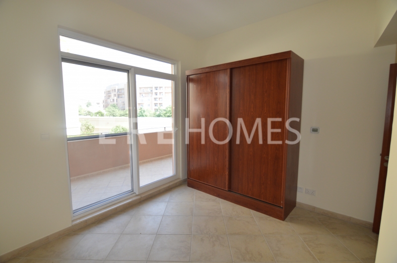 2 Br Apartment Shakespeare Circus Available End Of December Er R 15161