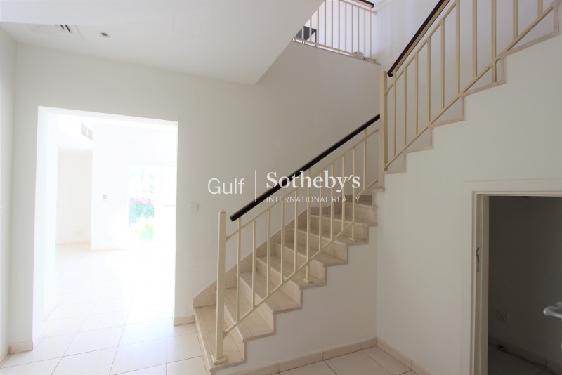 Beautiful Three Bedroom Right Hand Side With Partial Ocean Views. Er-R-8462