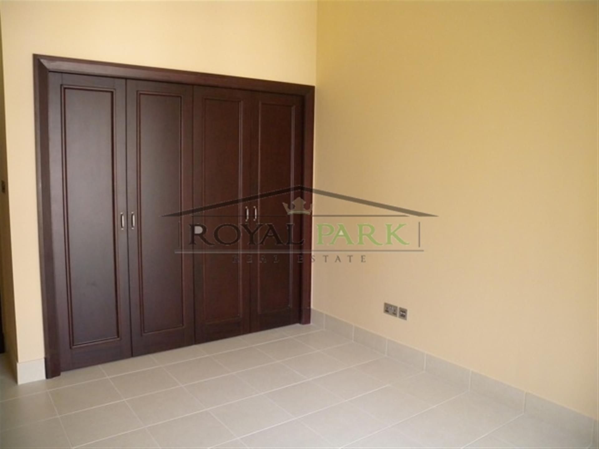 Courtyard View 1 B/r Apartment In Yansoon Old Town Dubai
