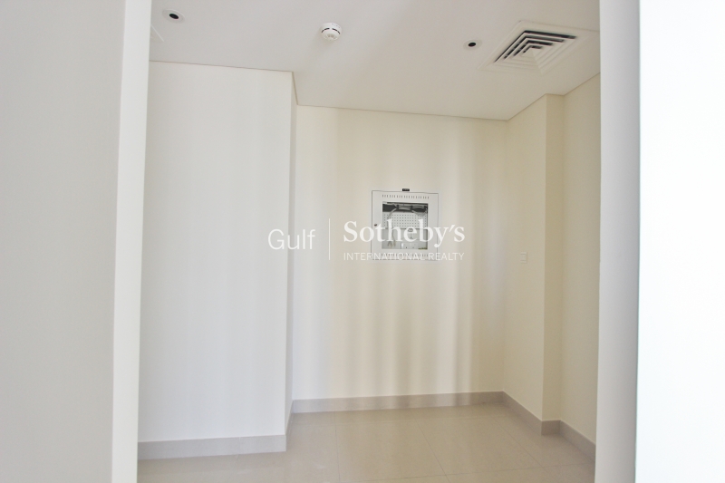 Large 2 Bedroom, West Side Tower, Dubai Marina, Available Now Er R 9986