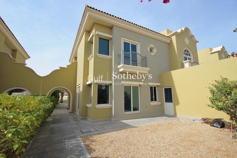 Superb Family Villa On The Golf Course