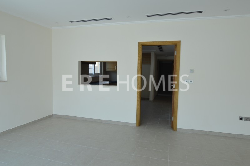 With Swimming Pool And Full Landscaping, Five Bedroom Villa On Corner Plot Jlt Skyline View Er R 13837