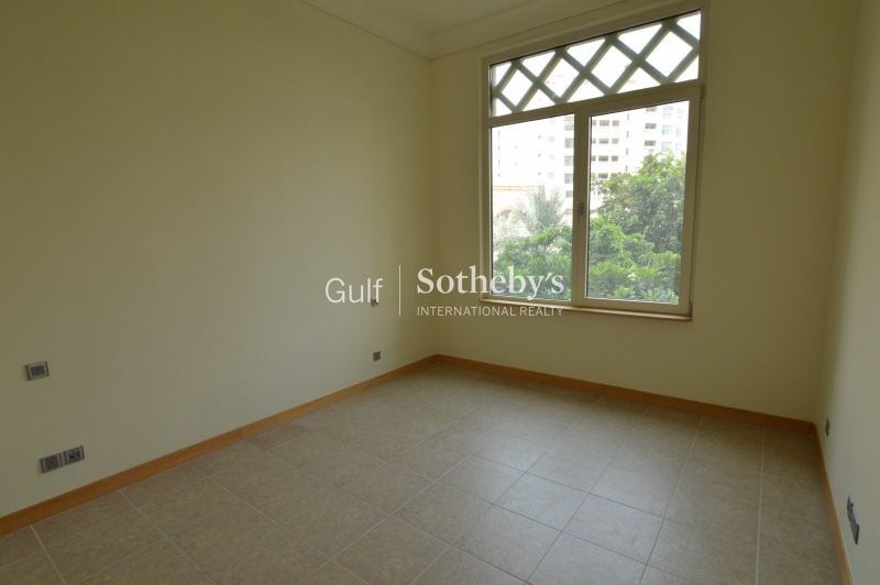 Una-The Largest 2 Bed Available. Vacant On Transfer Er S 6059