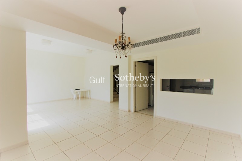 A Well Presented Three Bedroom Mirabella Townhouse In This Quiet Location In Jvc. Er S 5533