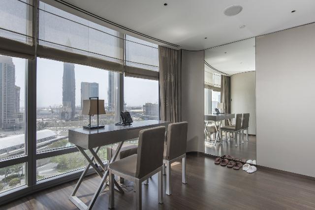 Vacant Large 1 Bedroom With Partial Pool View Er R 16431