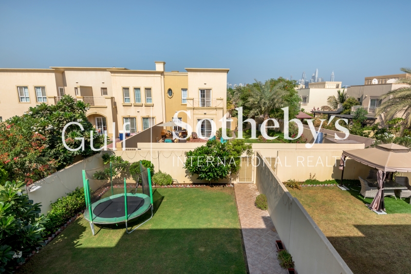Modern Furnished Full Skyline View Vacant 