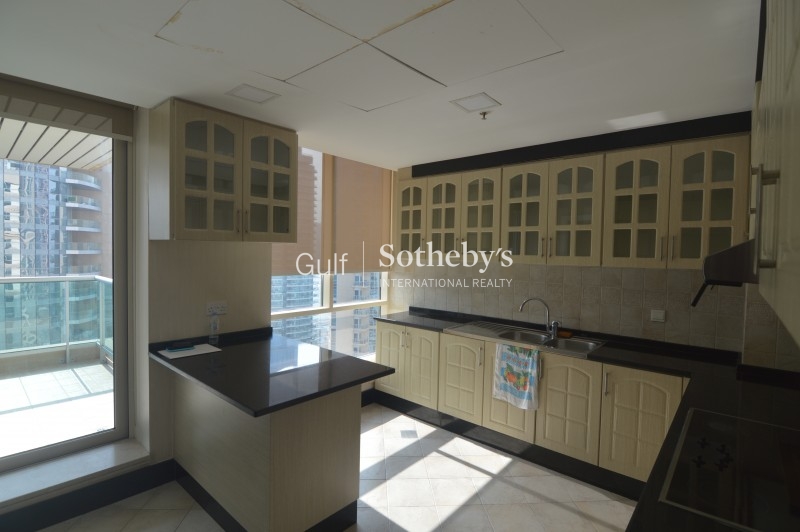 Two Bedrooms-Mid Floor-1250sq Ft-Partial Sea And Marina Views-Vacant In May Er S 6541