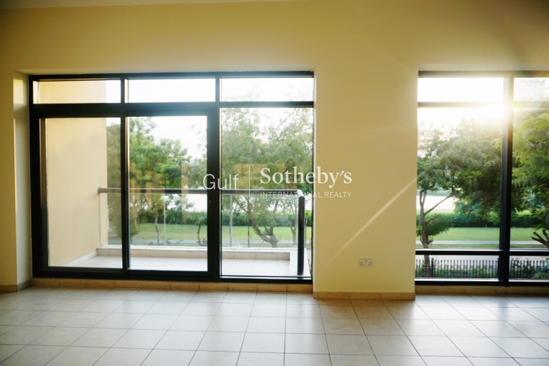 Wonderfully Spacious 4 Bedroom, Views 2