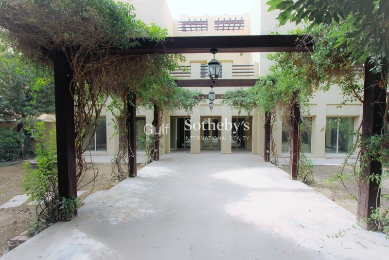 Stunning Lake View 2e Villa In Springs 3