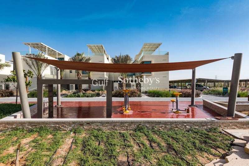 Upgraded 5 Bedrooms Villa, Meadows 1 Er R 15888