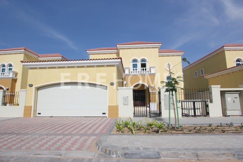 A Mediterranean Three Bedroom Legacy Large Villa In A Convenient Location Er-S-3781