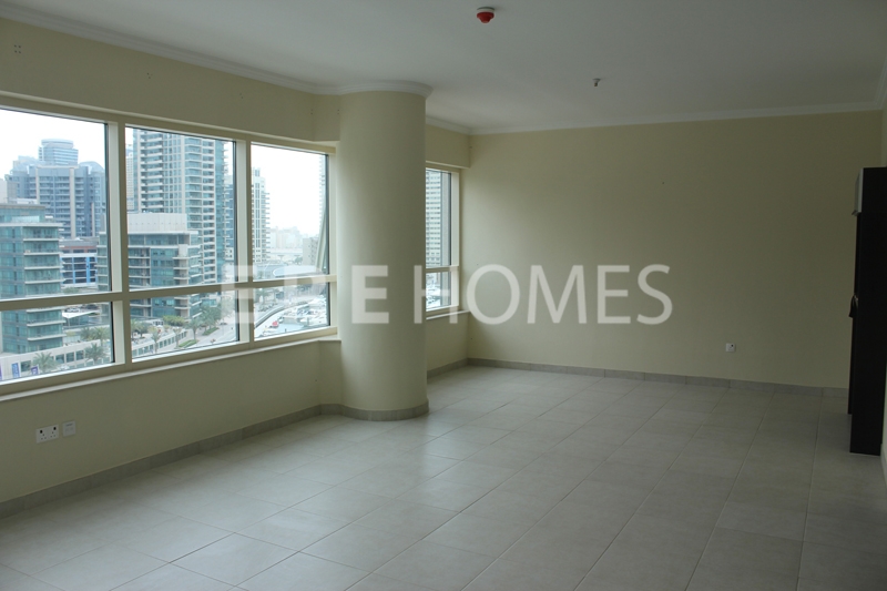 Marina Quays North, 2 Bedroom, Gorgeous Marina View, Viewings Possible Er R 9249