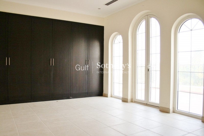 Ere Homes Offer For Sale Is 2 Bed Apartment In Shams 1 With Marina Views. Good Investment Returns. Er-S-5862