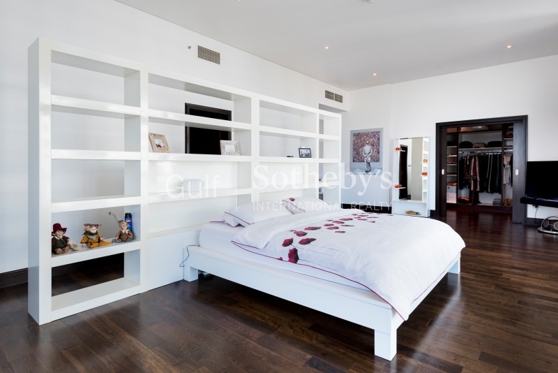 Modern Arabic Six Bedroom Villa In Phase 1
