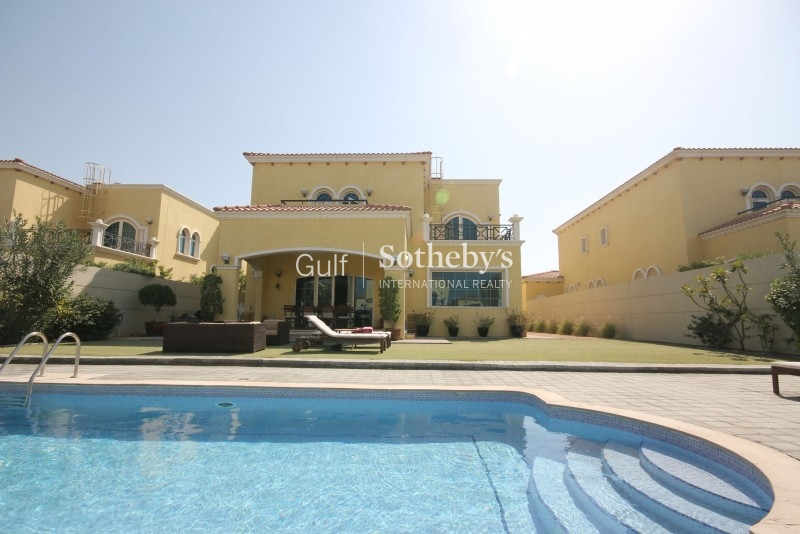 Immaculate 4 Bedroom In Legacy With Pool
