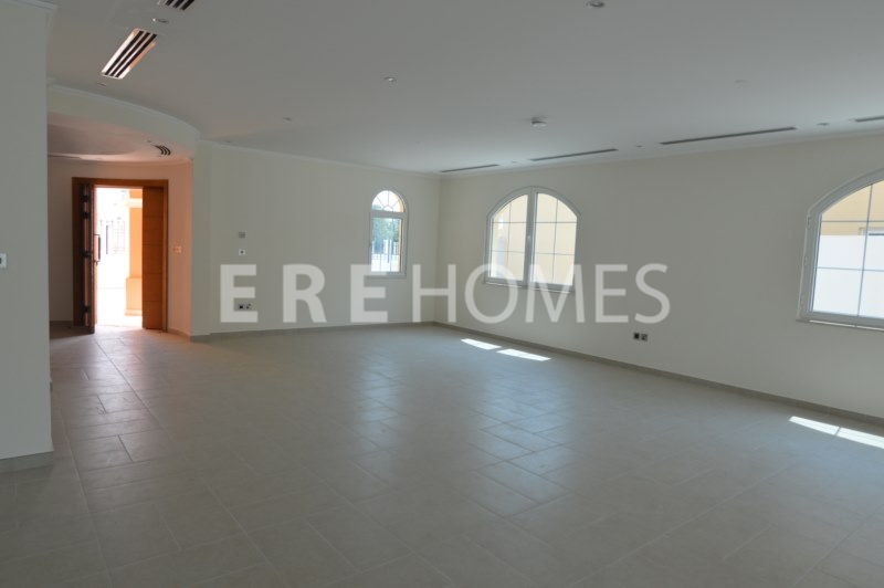 4 Chqs, Available Now, 2 Bedrooms, Great Location Er R 5745
