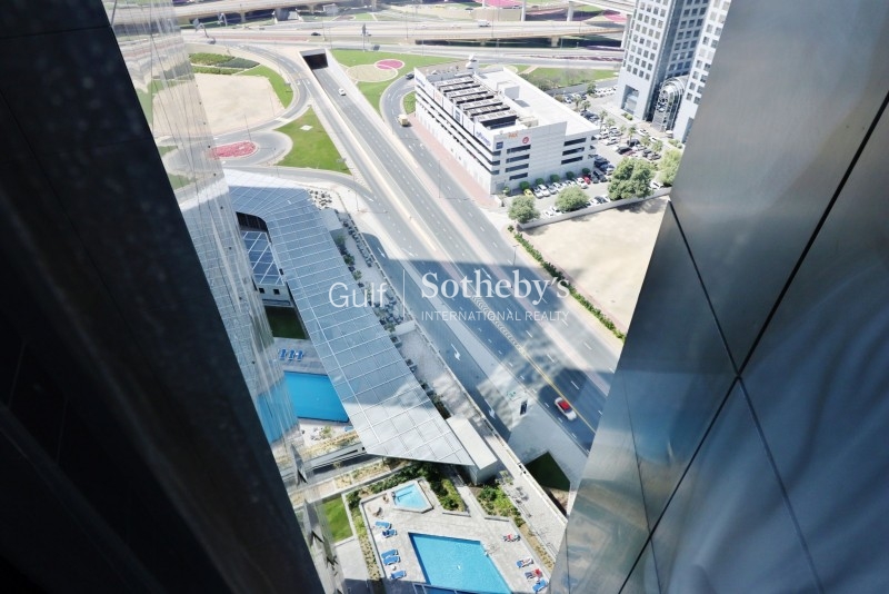 High Number 4 Bed Atrium Entry Garden Home