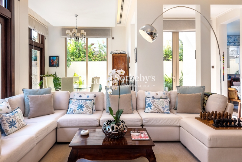 4 Bedroom Family Home With Private Pool