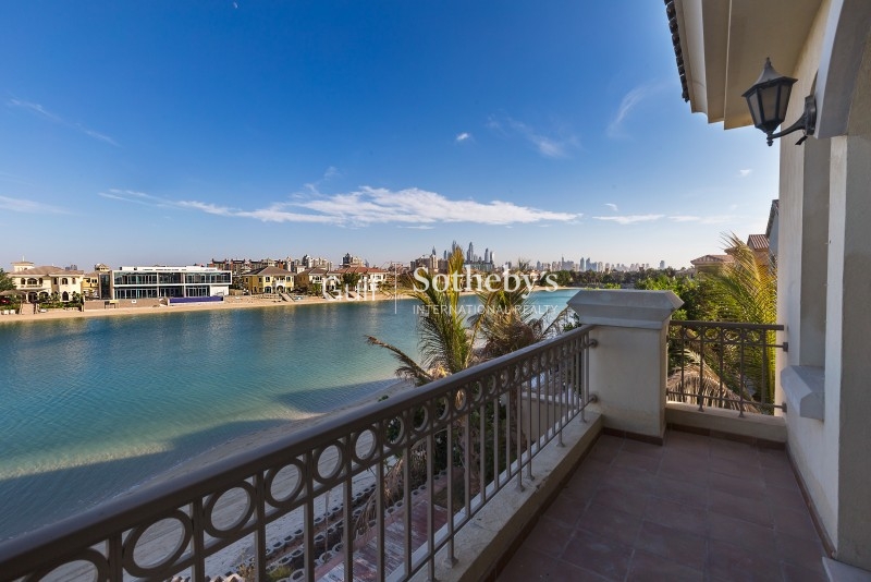 Atrium Entry Garden Home In Palm Jumeirah