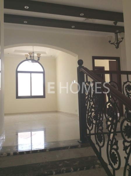 Brand New Villa, With Basement, End Unit Er R 11203