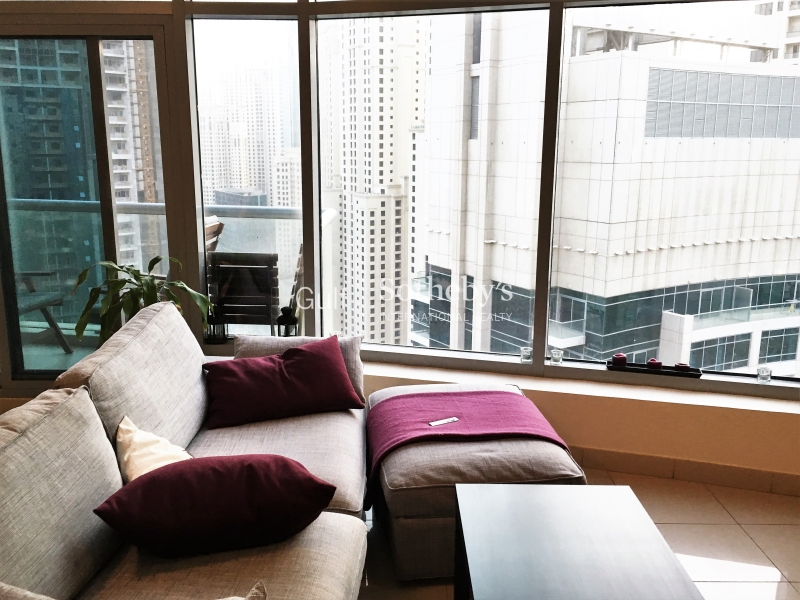 Spacious 2 Bed In Heart Of Marina