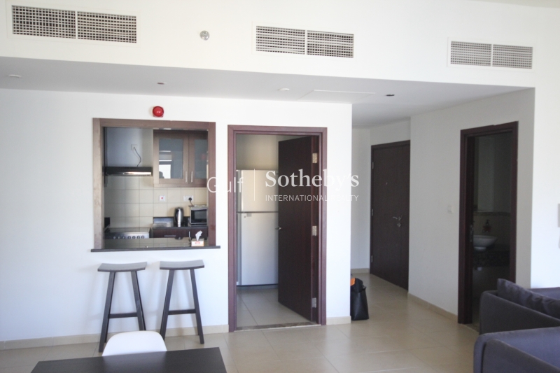Great 2 Bed, Unique Layout, 3 Bathrooms, Burj Views, Downtown Dubai Er-S-3542 