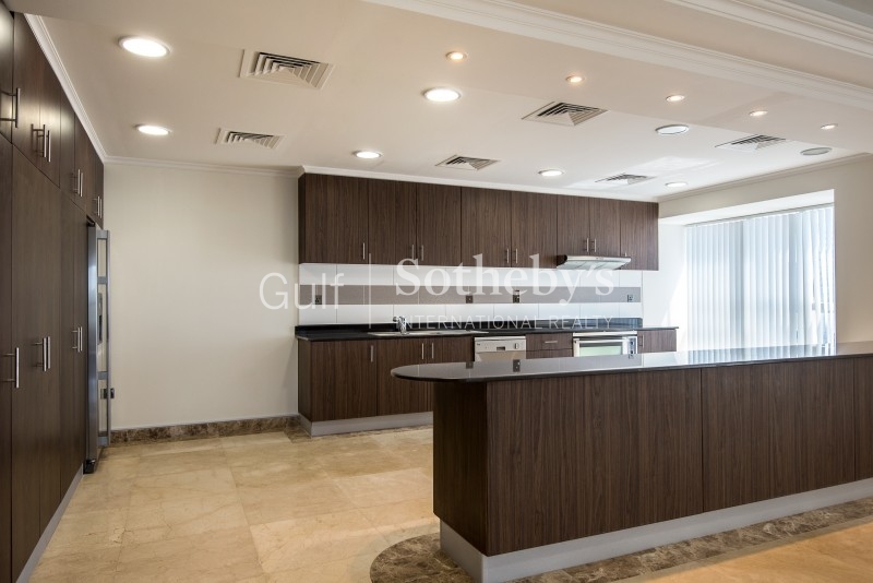 ERE OFFER-  Unfurnished 3 Bedroom Amazing Views Kitchen Appliances  ER R 7018     