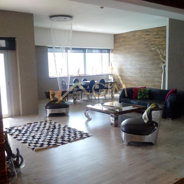 Luxurious Fully Upgraded Huge 3 Bedroom + Maid At Executive Tower In Busniness Bay For Rent