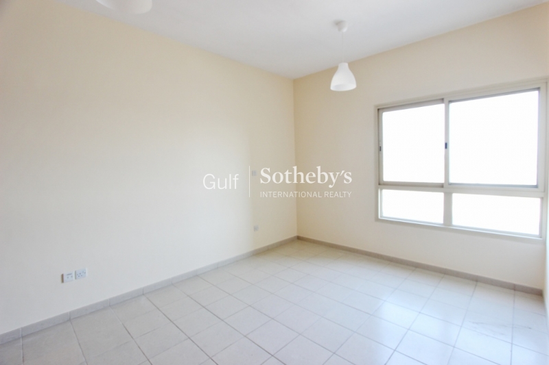 FULLY FURNISHED 1 BEDROOM APARTMENT IN THE FIRVE STAR RESIDENTIAL COMPLEX OF TIARA RESIDENCES CALL 0508719234 TO VIEW  ER R 9462