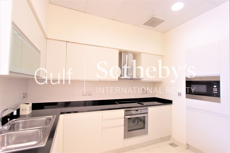 Brand New Building, Next To Dubai Mall Metro Station, Amazing Value For Money, Two Bedrooms, Burjgate, Downtown Dubai Er R 9114