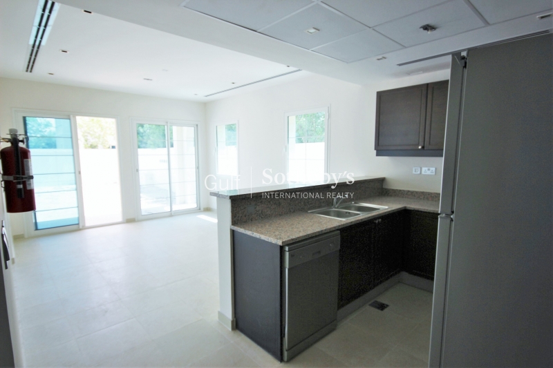 Spacious One Bedroom Plus Study, Balcony, Emaar , Downtown Er R 6038