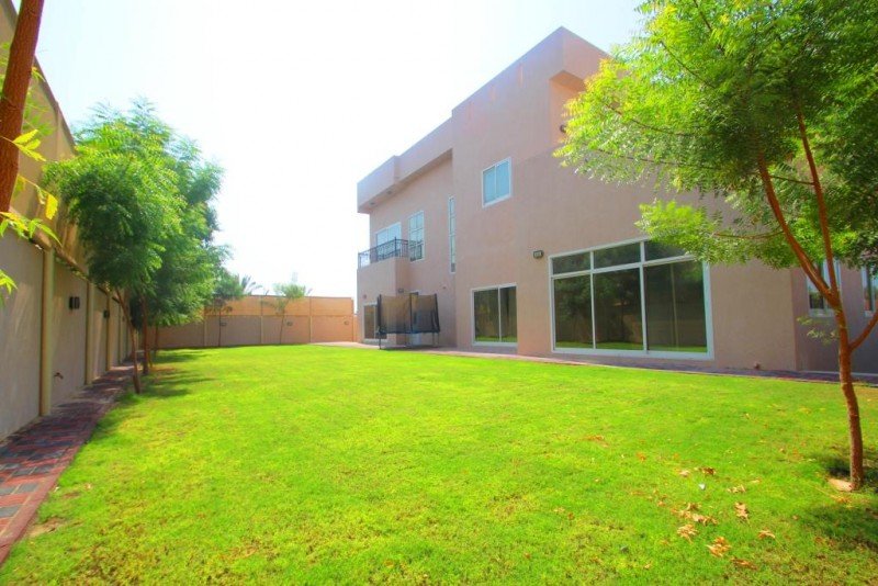 Fantastic Independent Villa With Lovely Layout  