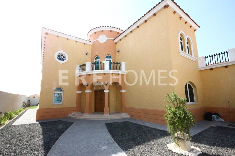 Fully Fitted Office In Emaar Square, Building-2, Downtown Er R 14765